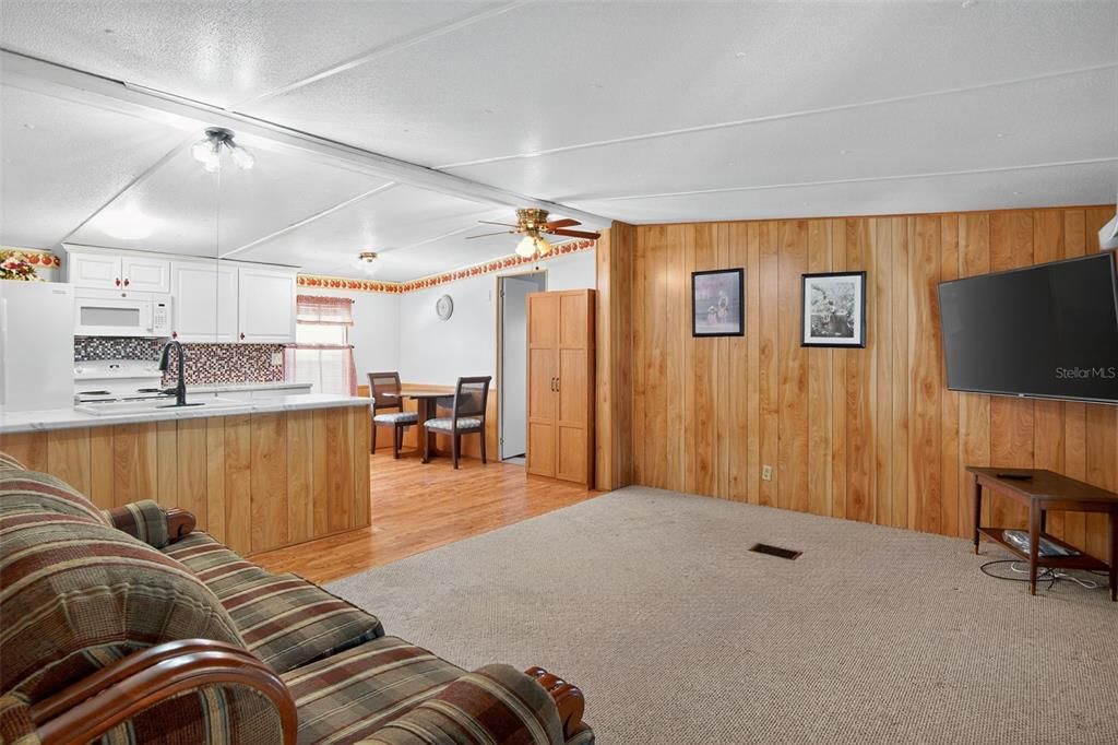 На продажу: $157,000 (2 спален, 2 ванн, 960 Квадратных фут)