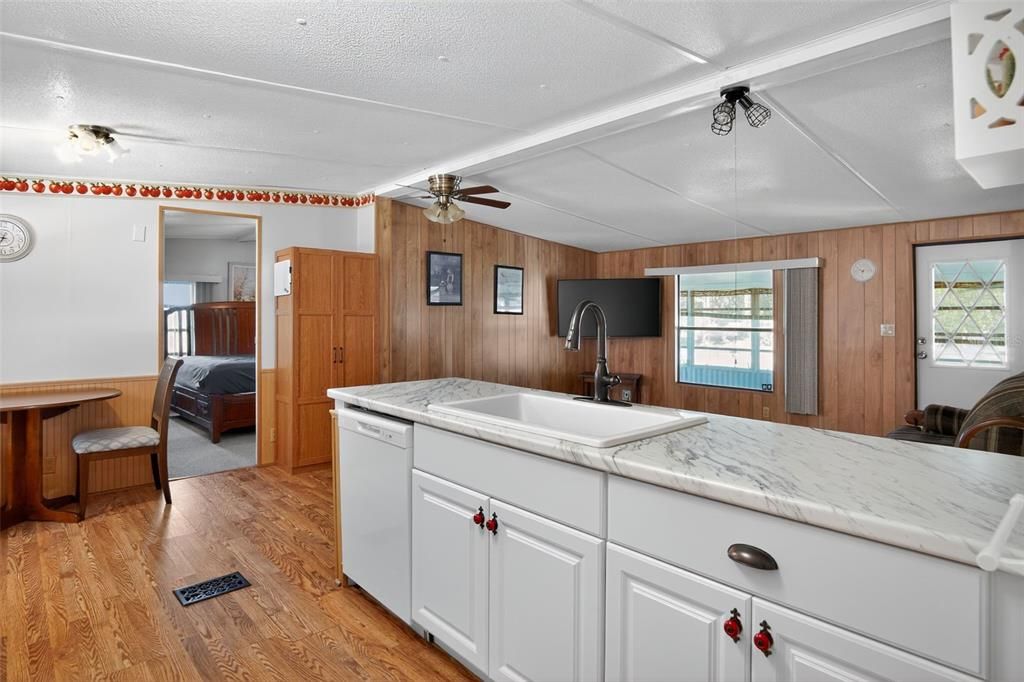 На продажу: $157,000 (2 спален, 2 ванн, 960 Квадратных фут)