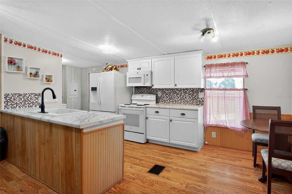 На продажу: $157,000 (2 спален, 2 ванн, 960 Квадратных фут)