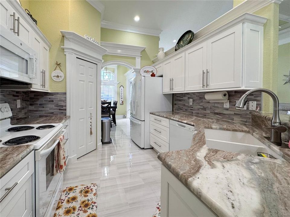 待售: $575,000 (4 贝兹, 3 浴室, 2216 平方英尺)