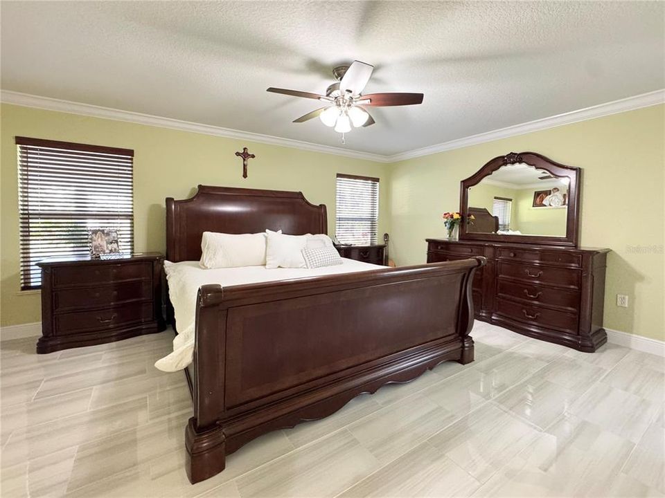 待售: $575,000 (4 贝兹, 3 浴室, 2216 平方英尺)