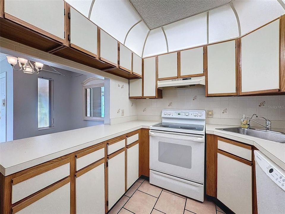 待售: $119,000 (2 贝兹, 2 浴室, 1035 平方英尺)