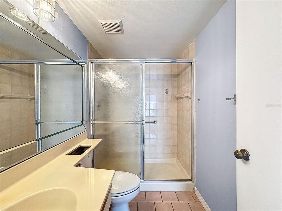 待售: $119,000 (2 贝兹, 2 浴室, 1035 平方英尺)