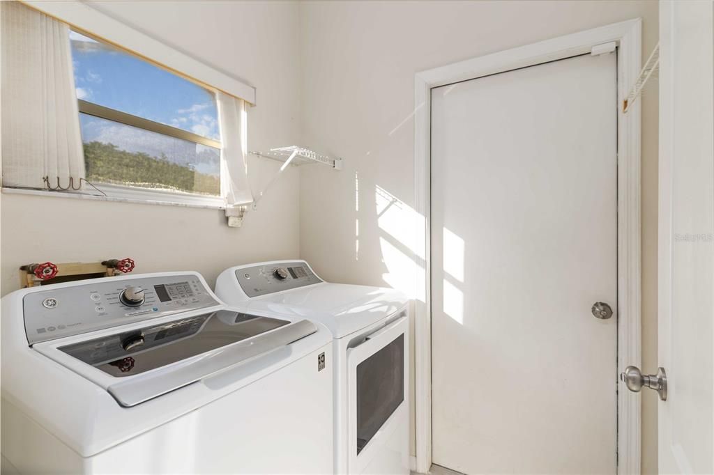 For Sale: $500,000 (3 beds, 2 baths, 2027 Square Feet)