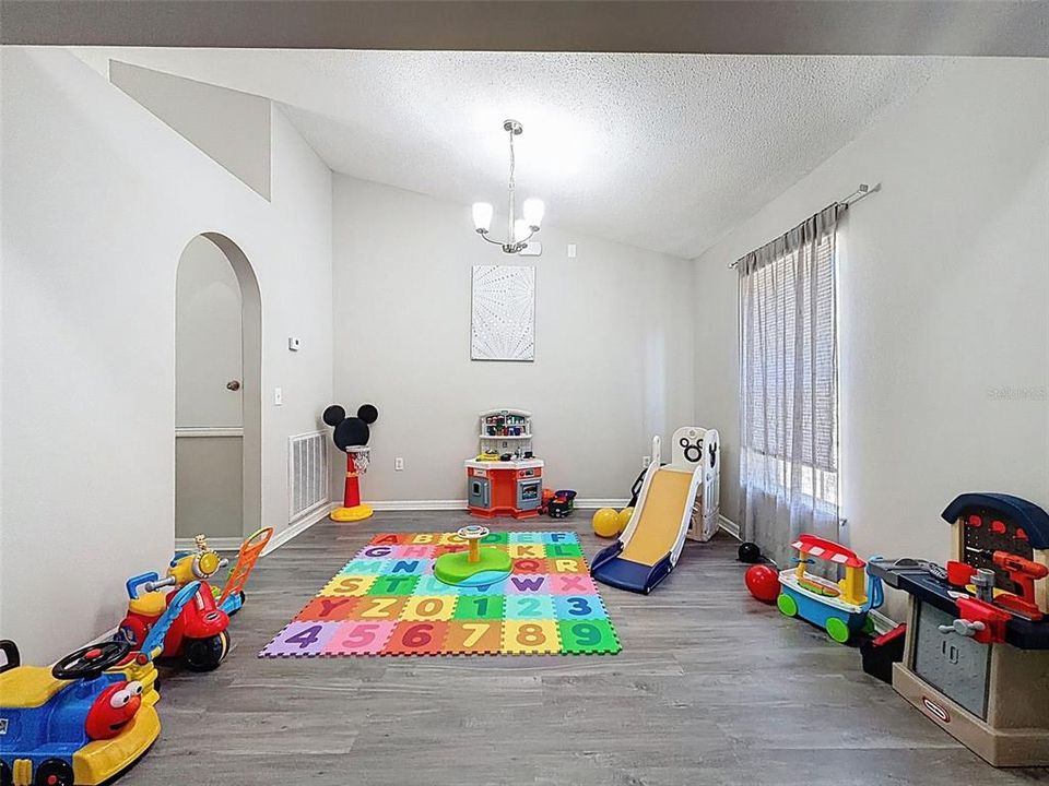 En Venta: $295,000 (3 camas, 2 baños, 1655 Pies cuadrados)