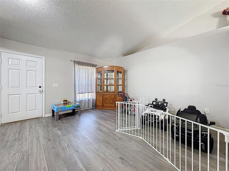 En Venta: $295,000 (3 camas, 2 baños, 1655 Pies cuadrados)