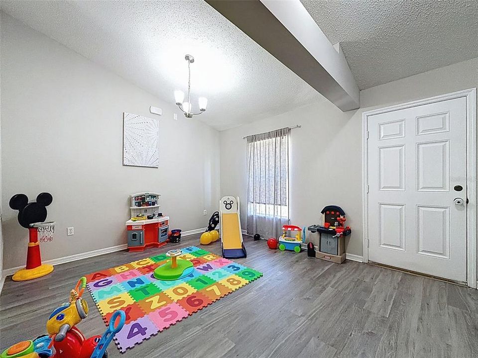 En Venta: $295,000 (3 camas, 2 baños, 1655 Pies cuadrados)