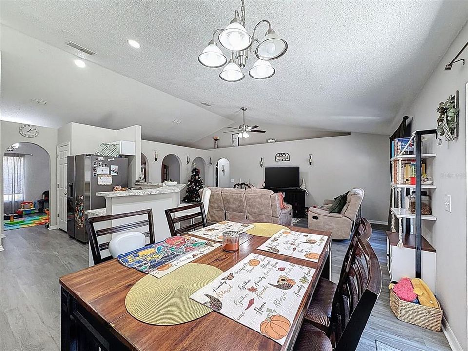 En Venta: $295,000 (3 camas, 2 baños, 1655 Pies cuadrados)