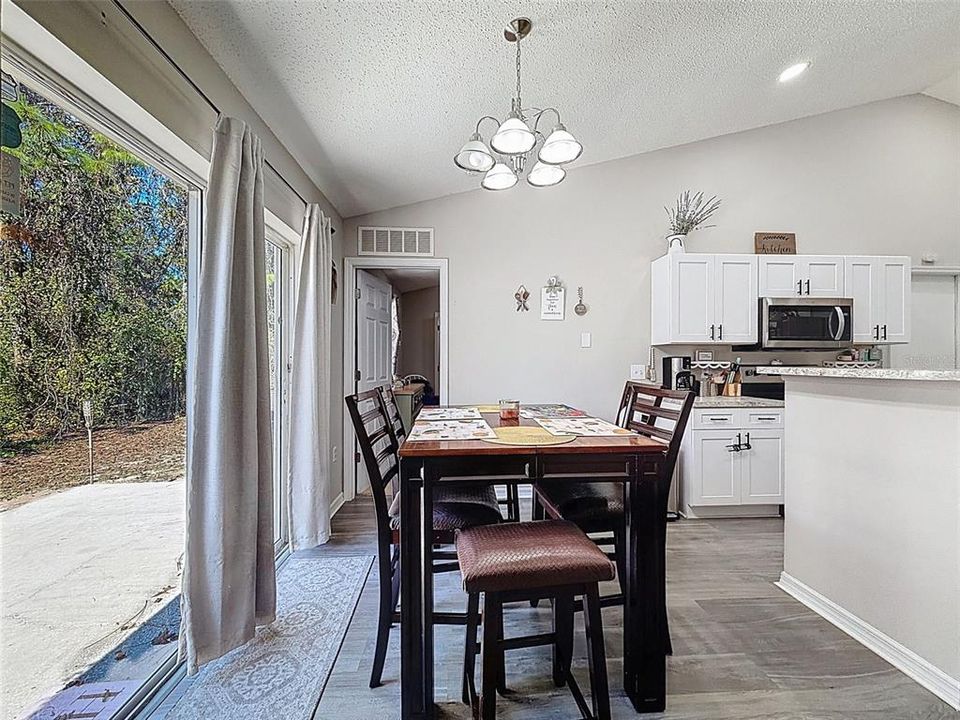 En Venta: $295,000 (3 camas, 2 baños, 1655 Pies cuadrados)