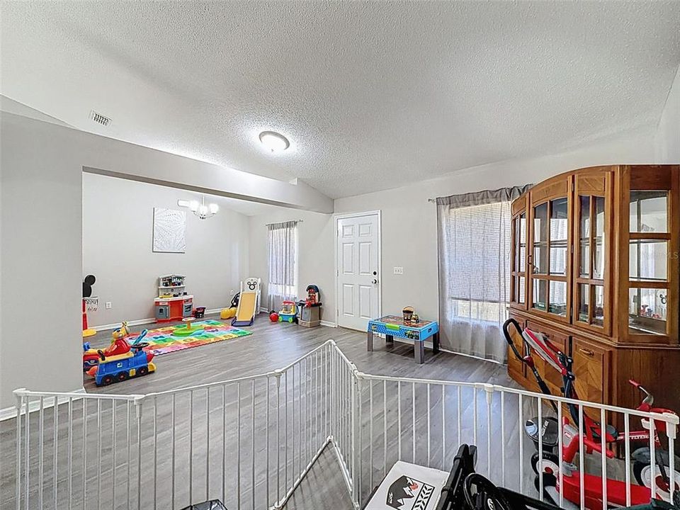 En Venta: $295,000 (3 camas, 2 baños, 1655 Pies cuadrados)