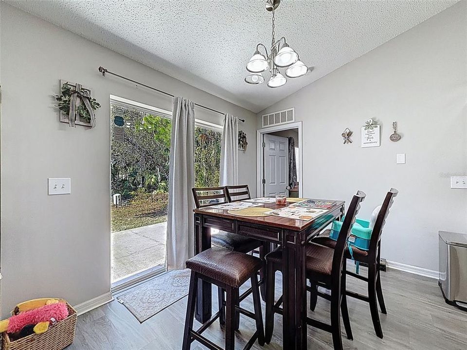 En Venta: $295,000 (3 camas, 2 baños, 1655 Pies cuadrados)