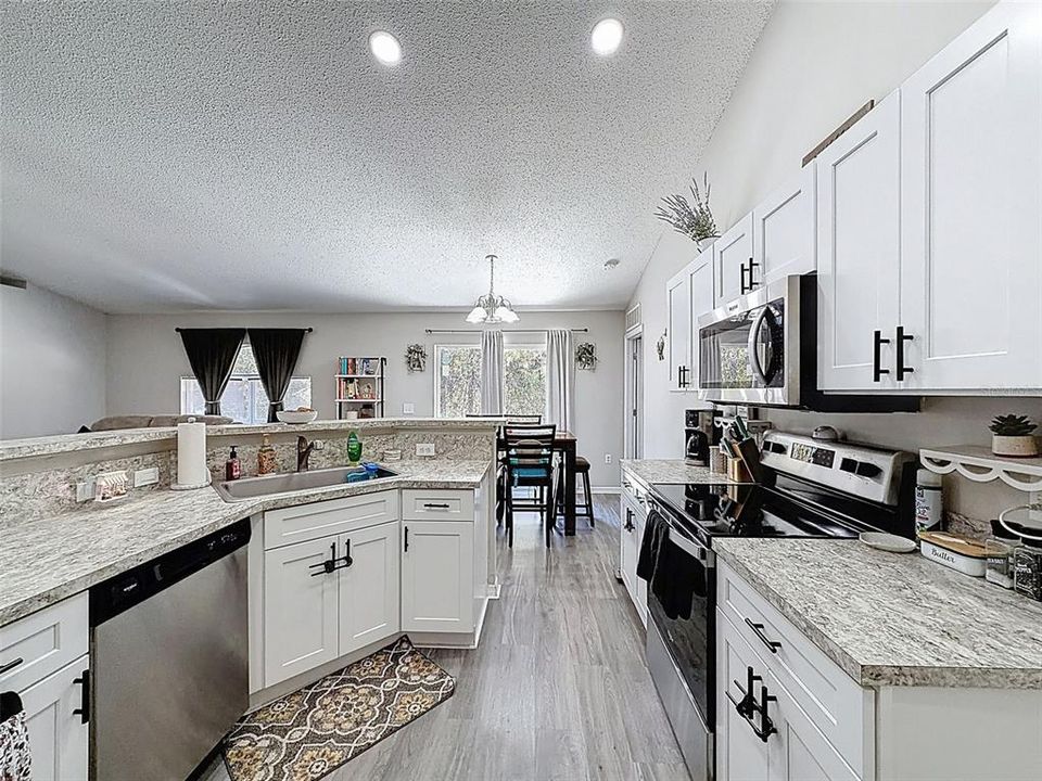 En Venta: $295,000 (3 camas, 2 baños, 1655 Pies cuadrados)