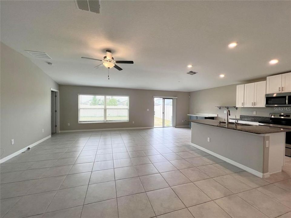 待售: $335,999 (4 贝兹, 2 浴室, 1935 平方英尺)