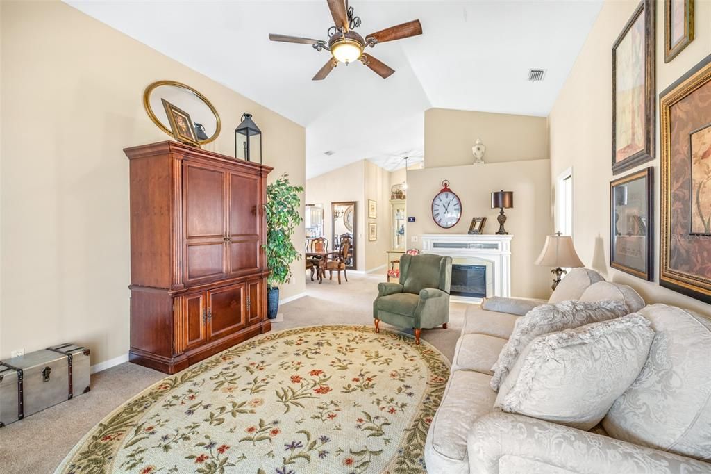 Active With Contract: $279,900 (3 beds, 2 baths, 1622 Square Feet)