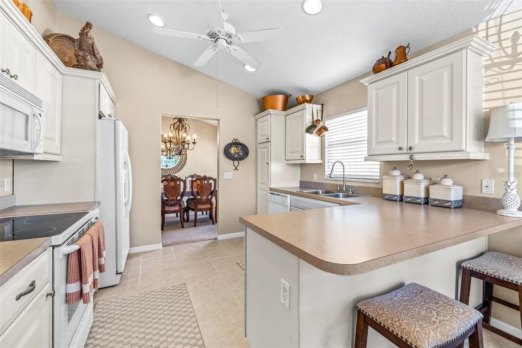 Active With Contract: $279,900 (3 beds, 2 baths, 1622 Square Feet)