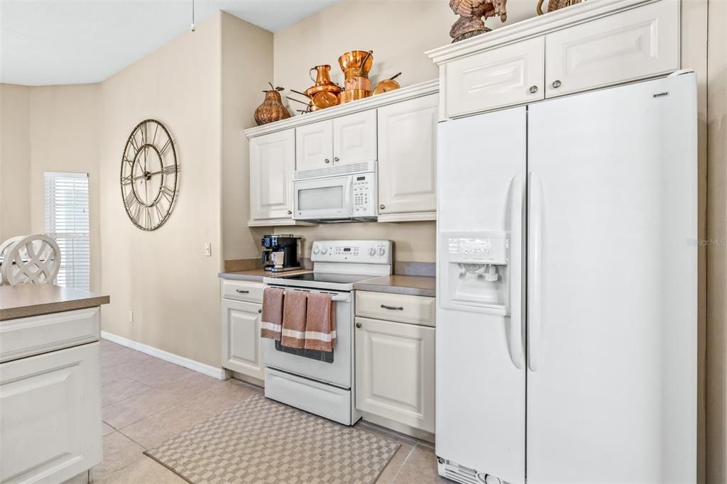 Active With Contract: $279,900 (3 beds, 2 baths, 1622 Square Feet)