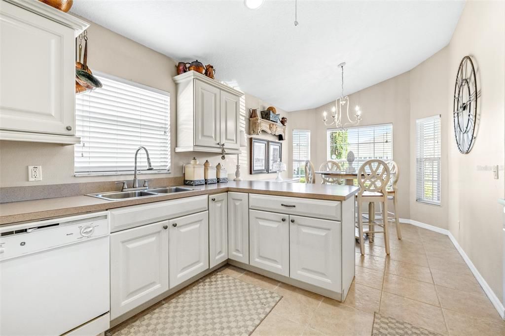 Active With Contract: $279,900 (3 beds, 2 baths, 1622 Square Feet)