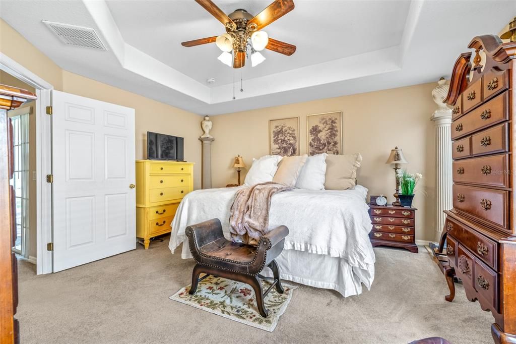 Active With Contract: $279,900 (3 beds, 2 baths, 1622 Square Feet)