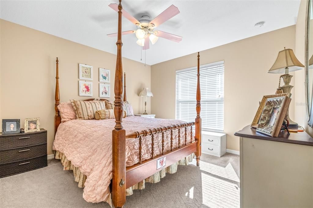 Active With Contract: $279,900 (3 beds, 2 baths, 1622 Square Feet)