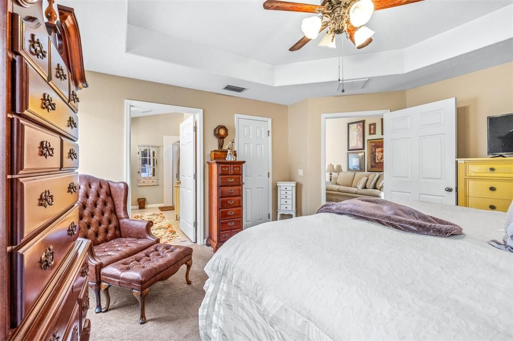 Active With Contract: $279,900 (3 beds, 2 baths, 1622 Square Feet)