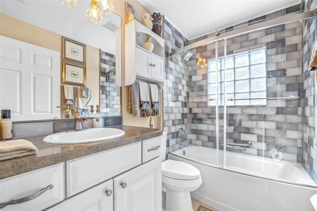 Active With Contract: $279,900 (3 beds, 2 baths, 1622 Square Feet)