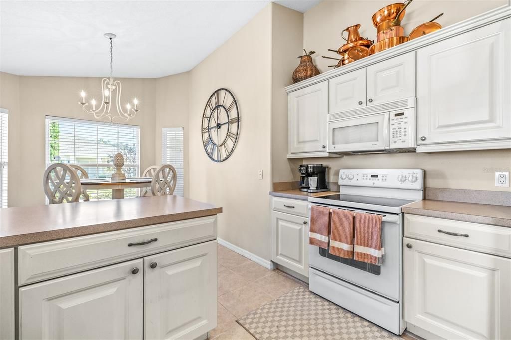 Active With Contract: $279,900 (3 beds, 2 baths, 1622 Square Feet)