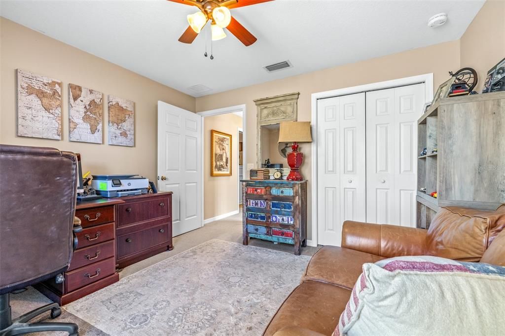 Active With Contract: $279,900 (3 beds, 2 baths, 1622 Square Feet)