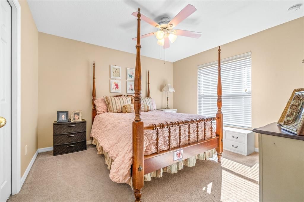 Active With Contract: $279,900 (3 beds, 2 baths, 1622 Square Feet)