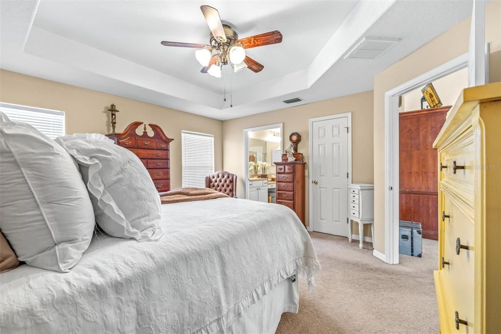 Active With Contract: $279,900 (3 beds, 2 baths, 1622 Square Feet)