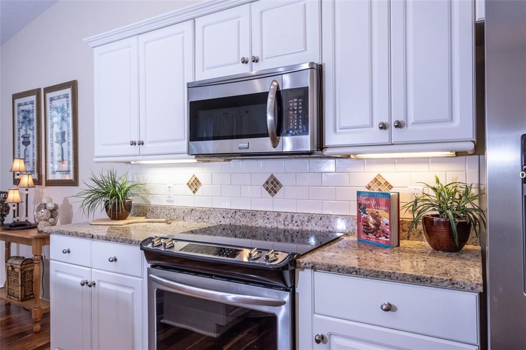 Active With Contract: $434,900 (3 beds, 2 baths, 2048 Square Feet)