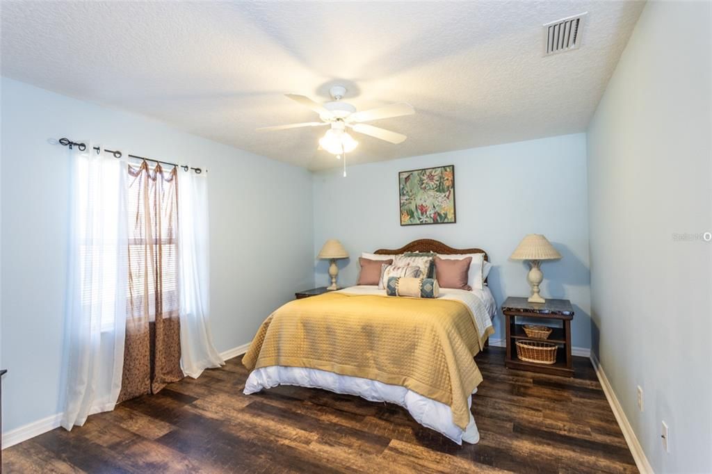 Active With Contract: $434,900 (3 beds, 2 baths, 2048 Square Feet)