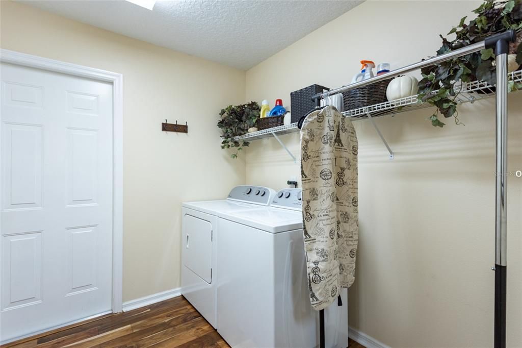 Active With Contract: $434,900 (3 beds, 2 baths, 2048 Square Feet)