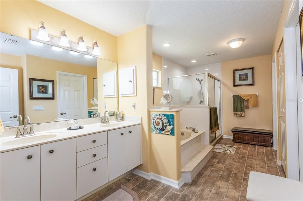 Active With Contract: $434,900 (3 beds, 2 baths, 2048 Square Feet)