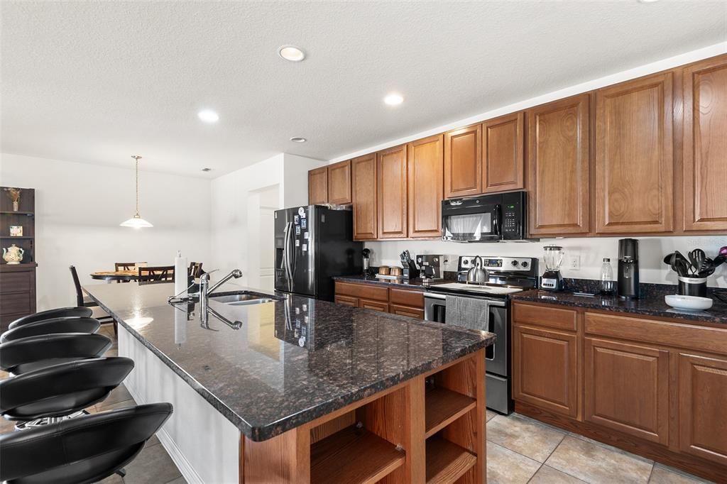 En Venta: $419,900 (4 camas, 3 baños, 2545 Pies cuadrados)