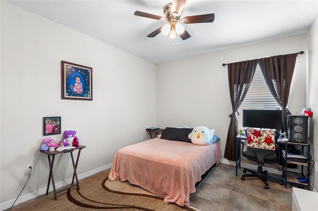 En Venta: $419,900 (4 camas, 3 baños, 2545 Pies cuadrados)