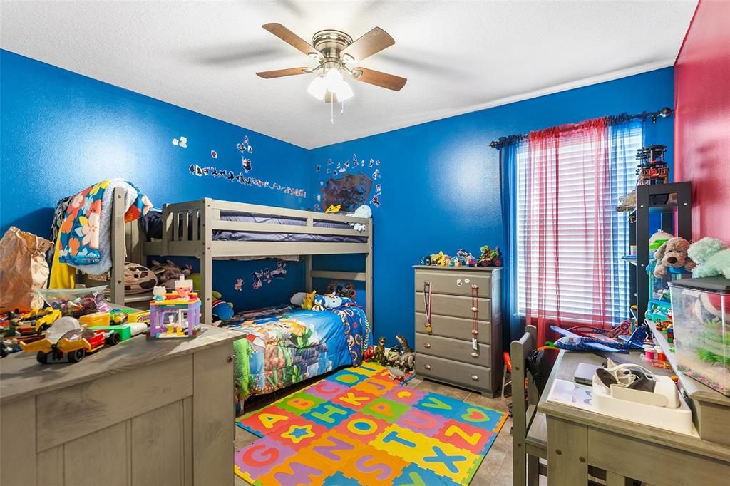 En Venta: $419,900 (4 camas, 3 baños, 2545 Pies cuadrados)