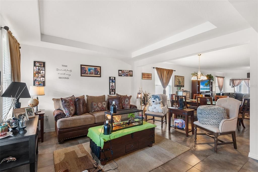 En Venta: $419,900 (4 camas, 3 baños, 2545 Pies cuadrados)