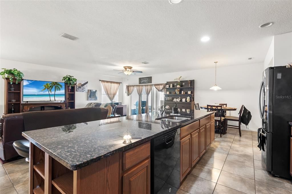 En Venta: $419,900 (4 camas, 3 baños, 2545 Pies cuadrados)