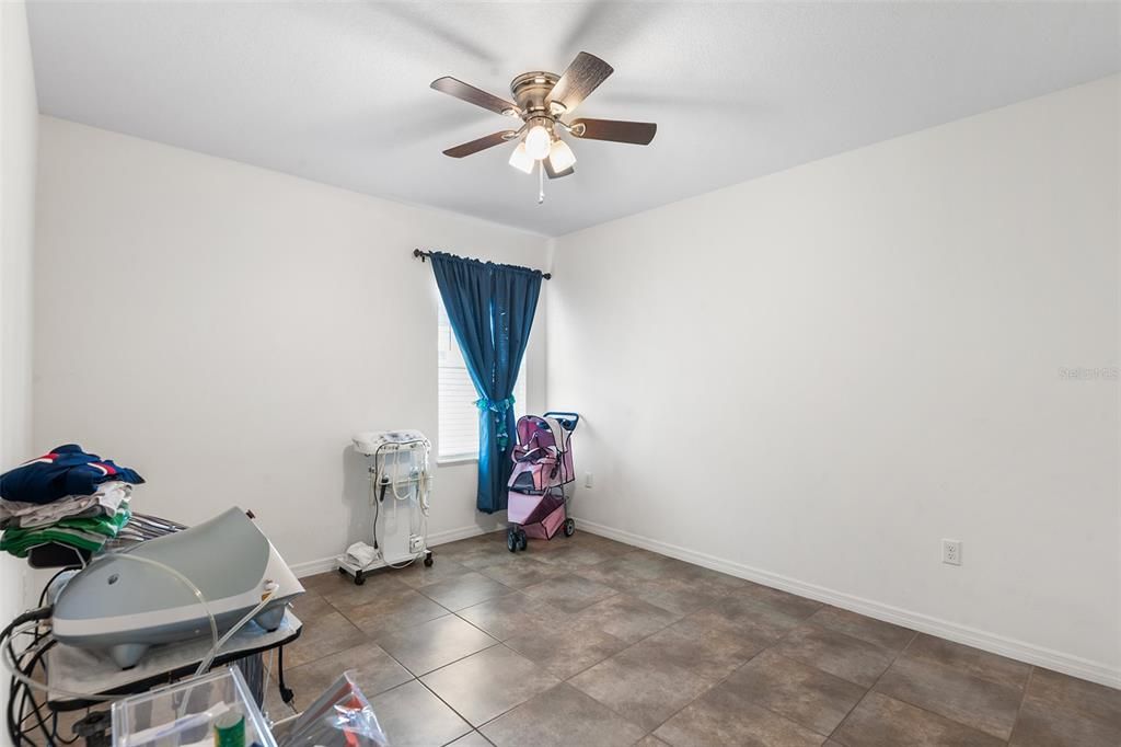 En Venta: $419,900 (4 camas, 3 baños, 2545 Pies cuadrados)