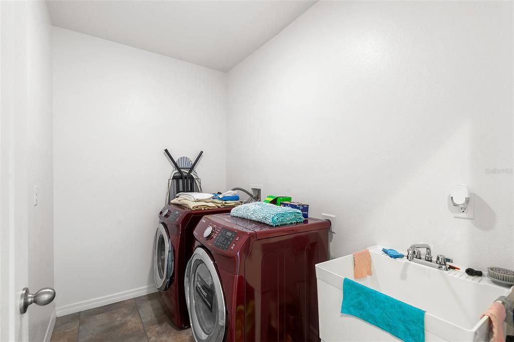 En Venta: $419,900 (4 camas, 3 baños, 2545 Pies cuadrados)