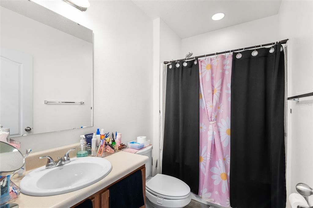 En Venta: $419,900 (4 camas, 3 baños, 2545 Pies cuadrados)