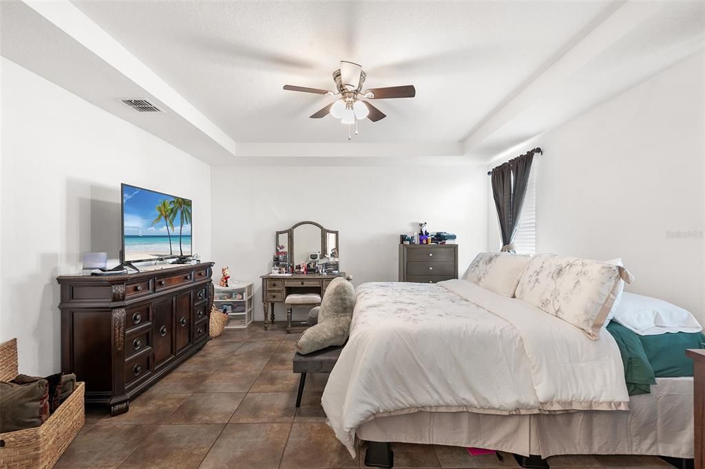 En Venta: $419,900 (4 camas, 3 baños, 2545 Pies cuadrados)