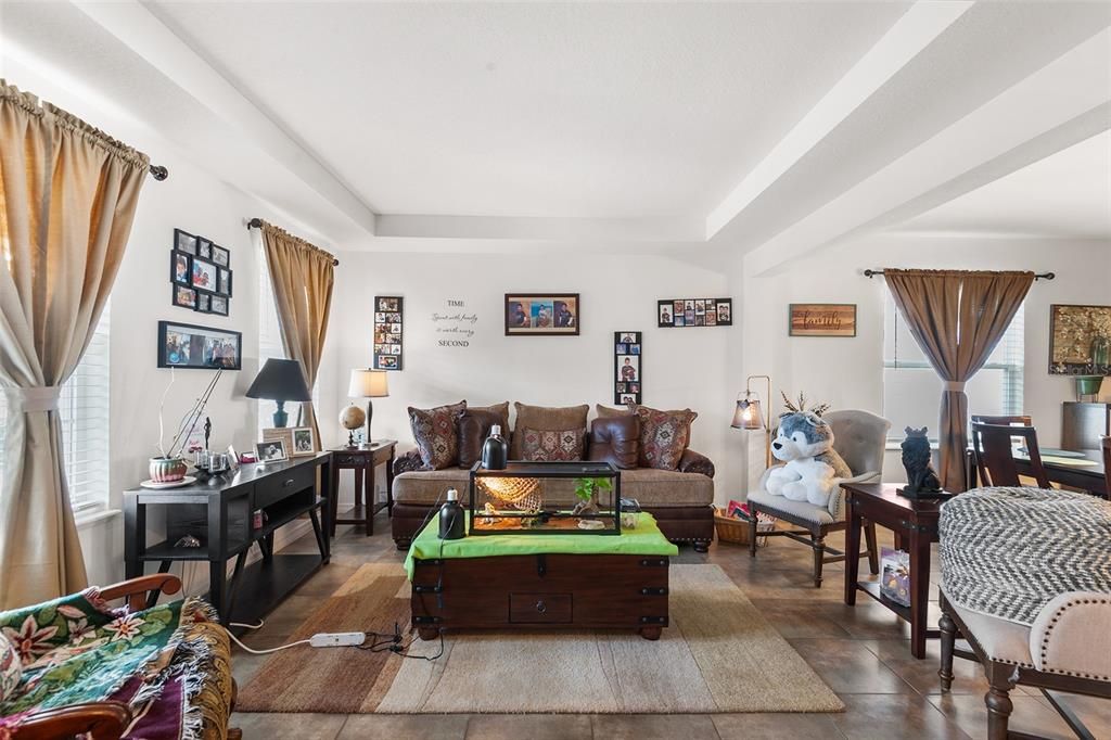 En Venta: $419,900 (4 camas, 3 baños, 2545 Pies cuadrados)