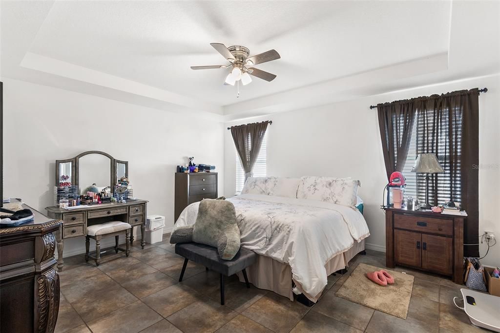 En Venta: $419,900 (4 camas, 3 baños, 2545 Pies cuadrados)