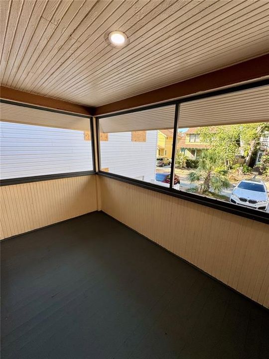 Active With Contract: $1,500 (1 beds, 1 baths, 600 Square Feet)