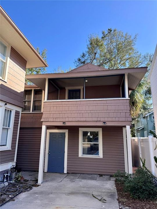 Active With Contract: $1,500 (1 beds, 1 baths, 600 Square Feet)