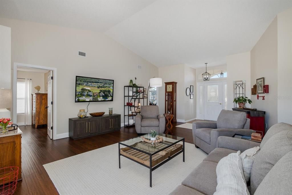 En Venta: $359,900 (3 camas, 2 baños, 1862 Pies cuadrados)