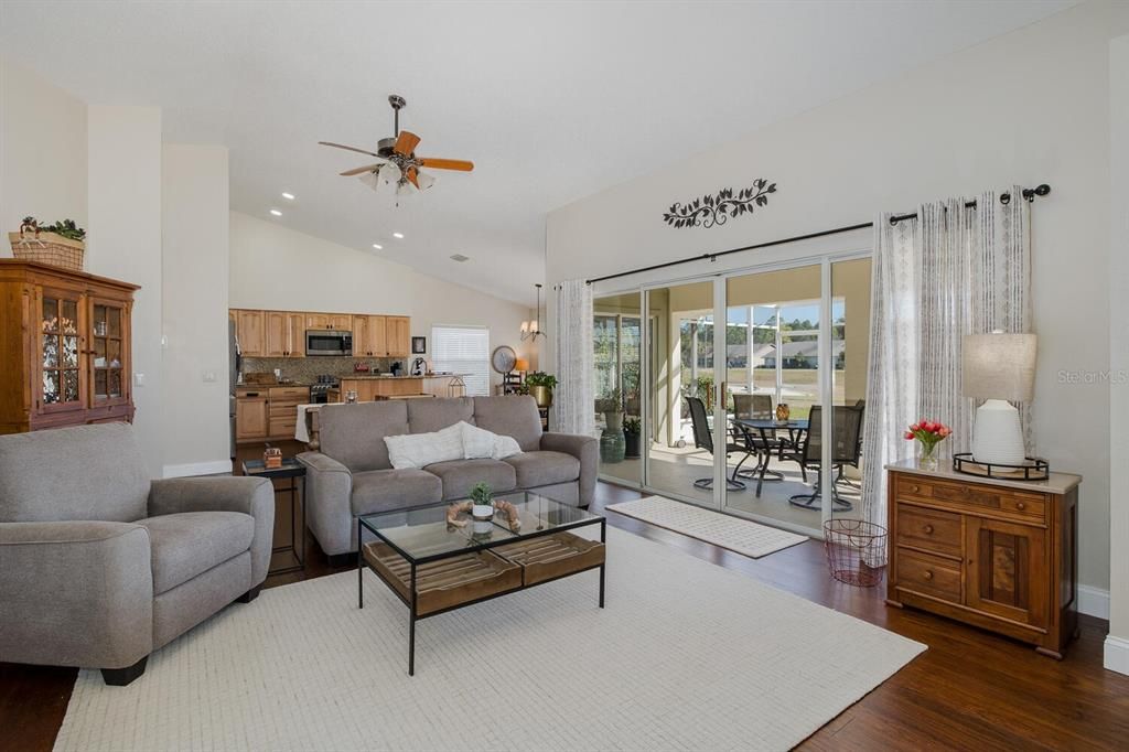 En Venta: $359,900 (3 camas, 2 baños, 1862 Pies cuadrados)