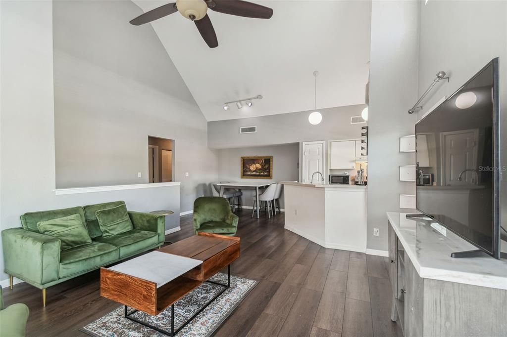 For Rent: $2,025 (2 beds, 2 baths, 1168 Square Feet)