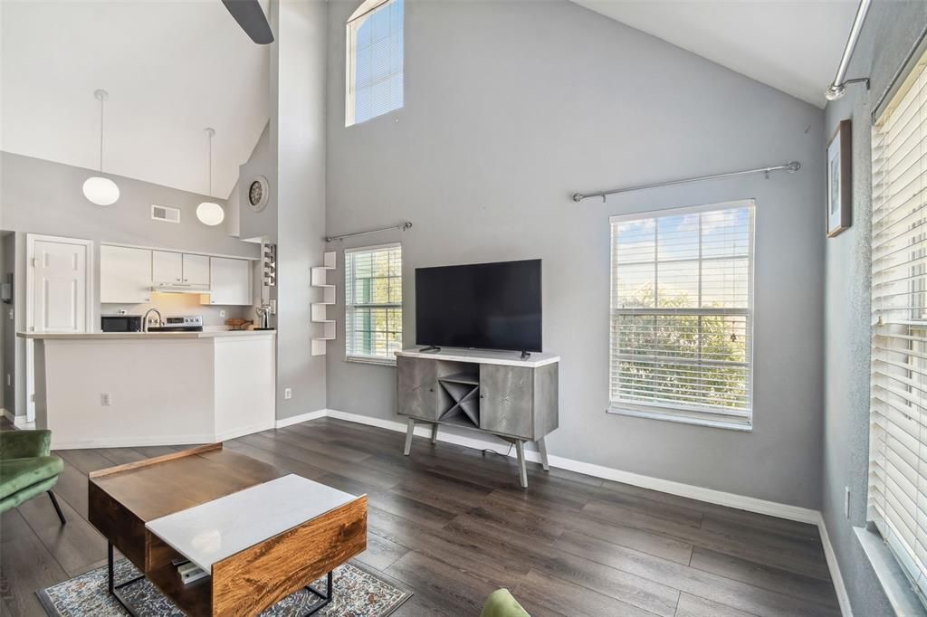 For Rent: $2,025 (2 beds, 2 baths, 1168 Square Feet)